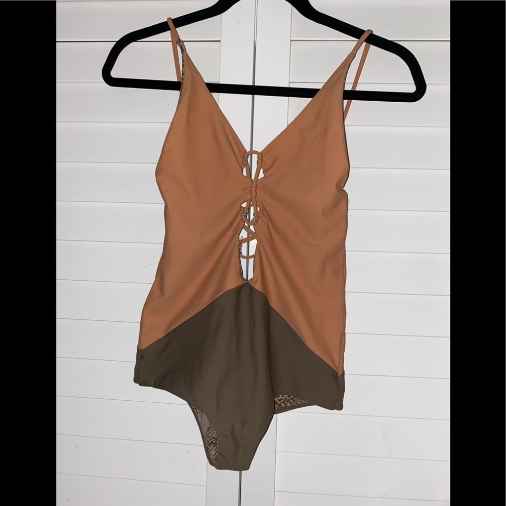 Acacia Swimwear NWT Kokomo in Opihi/Topless Small
